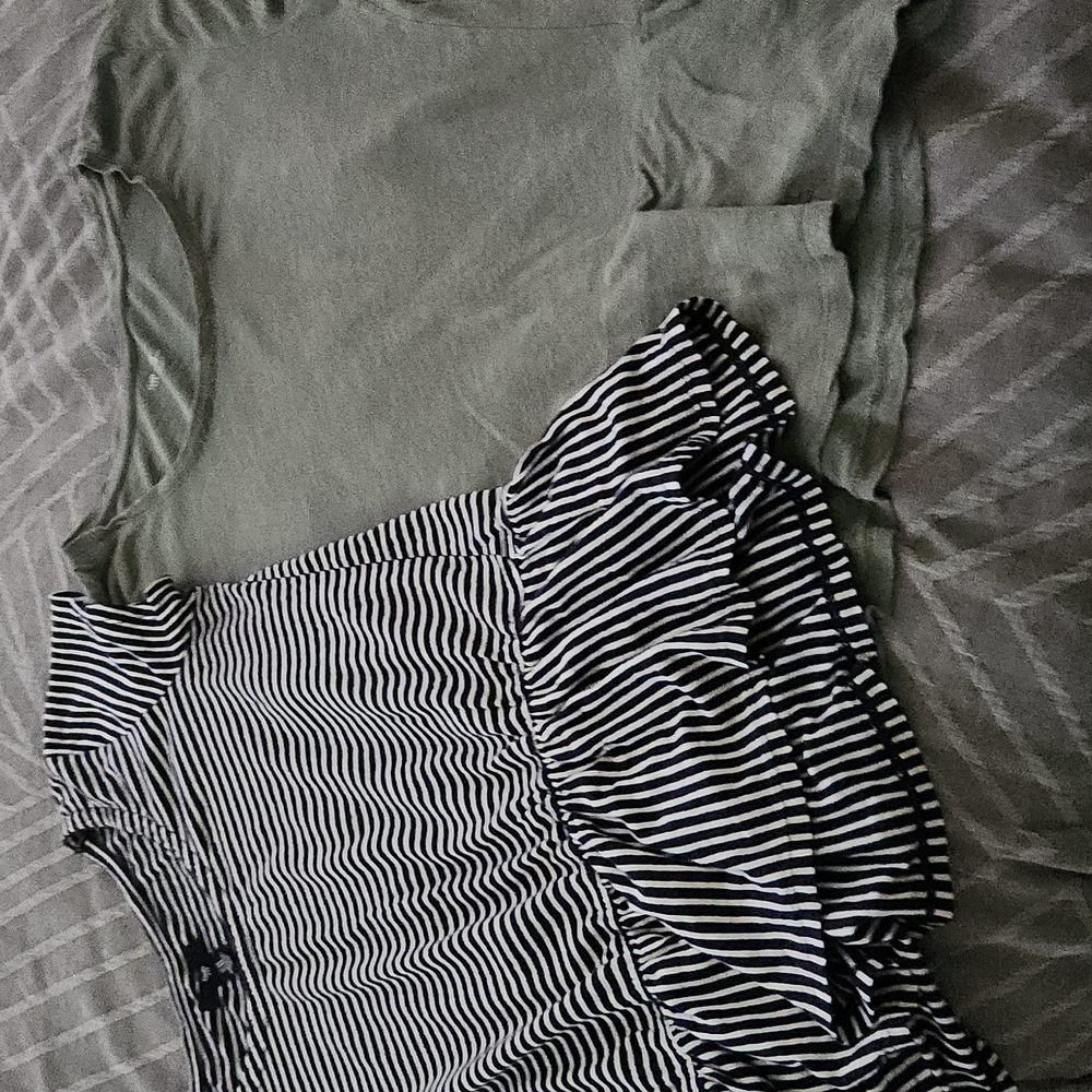 Gap Bundle of 2 Peplum Short Sleeved tops in XS